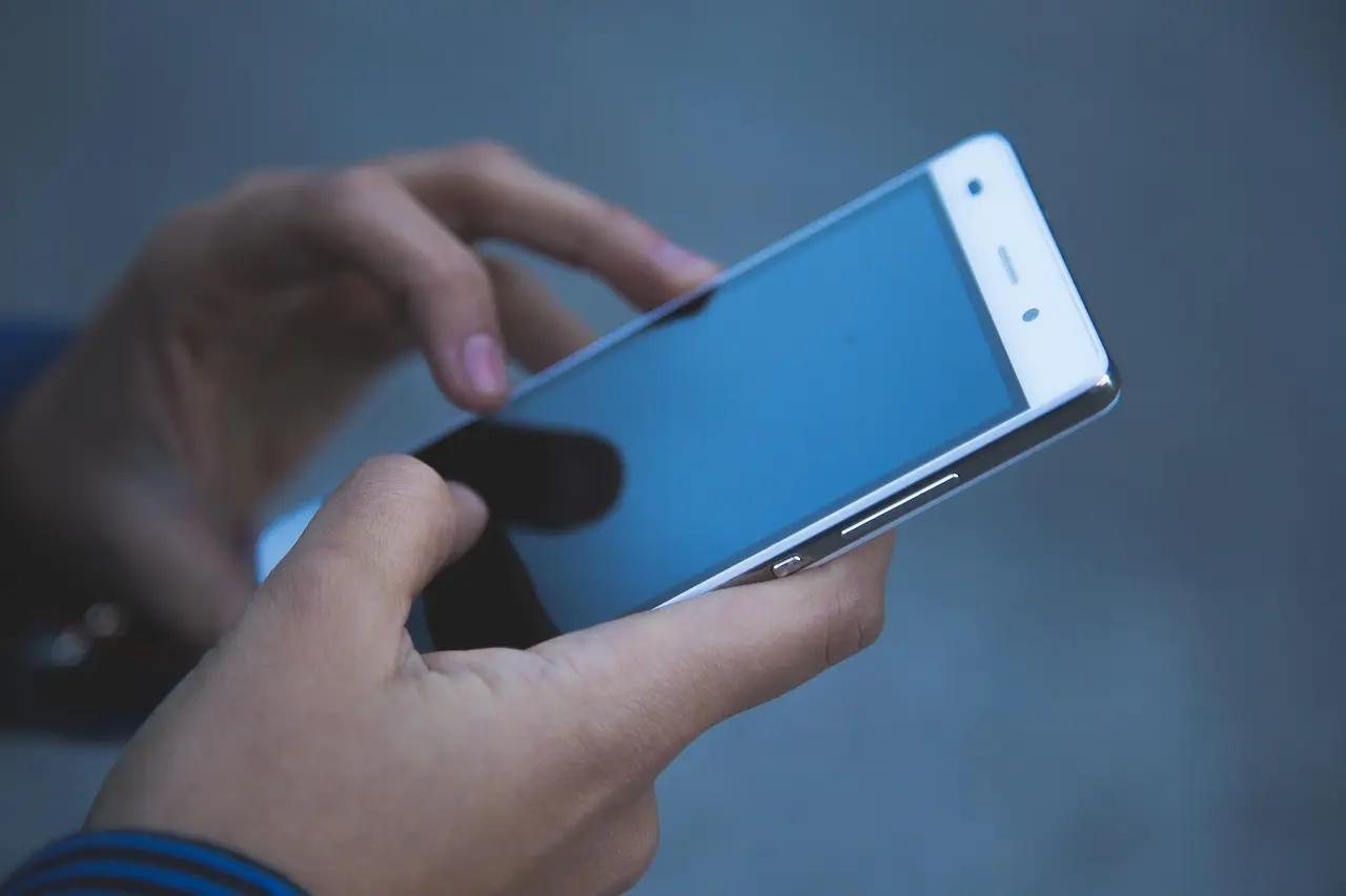 Ukendt opkald fra telefonnummer 63 10 59 77 – Blokér?