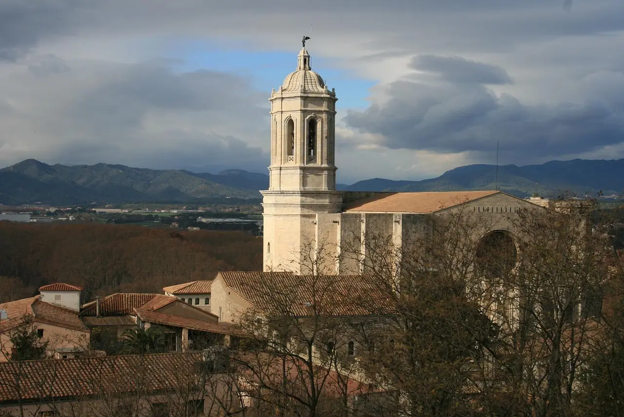 Hvad koster det at besøge Girona-katedralen?