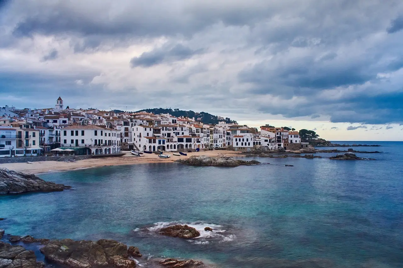 Hvordan er vejret i Costa Brava i februar?