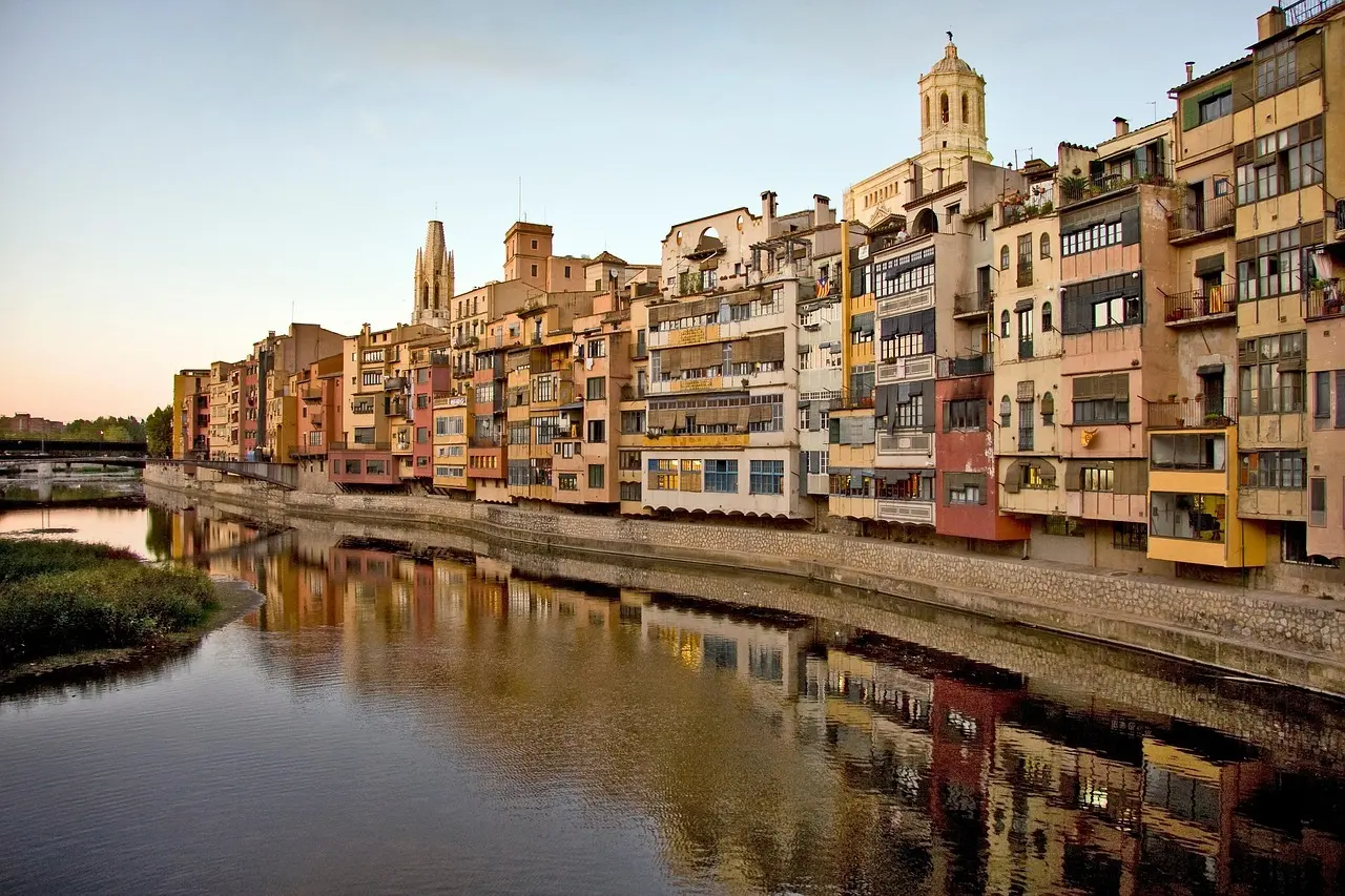 Hvordan er vejret i Girona i januar?