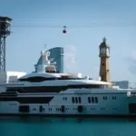 Hvordan finder jeg sikker parkering i Catalonien?